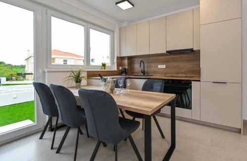 Zrce Apartment | Apartments for 10 with Pool