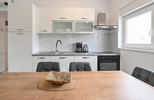Zrce Apartment | Apartments for 10 with Pool
