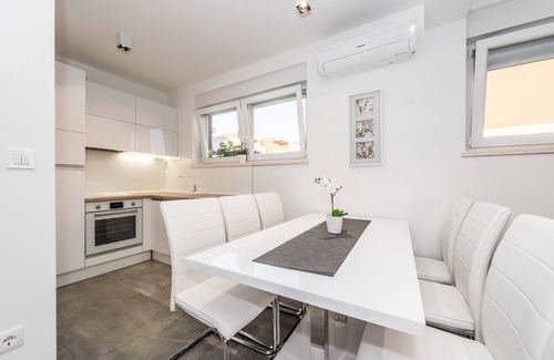 Novalja Apartment | Apartments for 18 with Pool