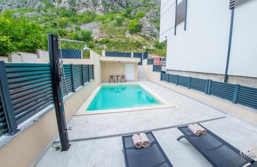 Mostar Apartment | Apartments Gallery M and A - with pool