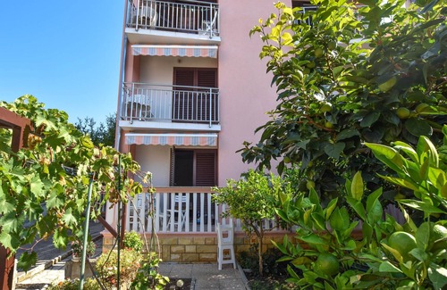 Sveti Filip i Jakov Apartment | Apartments Garoful (82851-A6) - Sv. Filip i Jakov