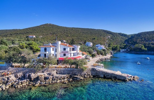 Pokrivenik Apartment | Apartments Igor (44141-A2) - Gdinj - island Hvar