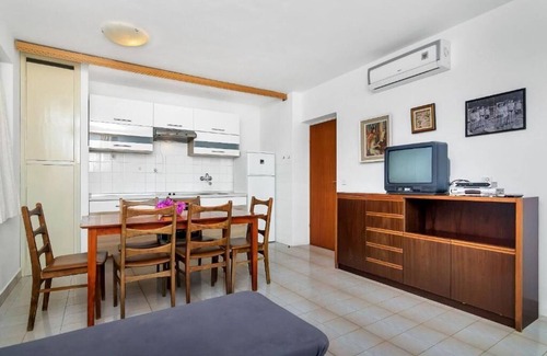 Pokrivenik Apartment | Apartments Igor (44141-A7) - Gdinj - island Hvar