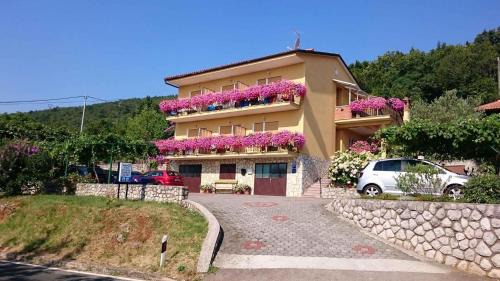 Donji Kraj Apartment | Apartments in Moscenicka Draga 34158