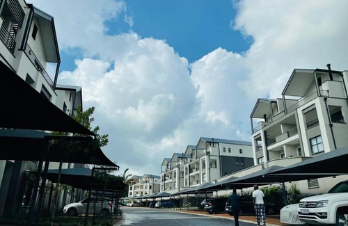 Greater Johannesburg Metropolitan Area Apartment | Apartments in Waterfall