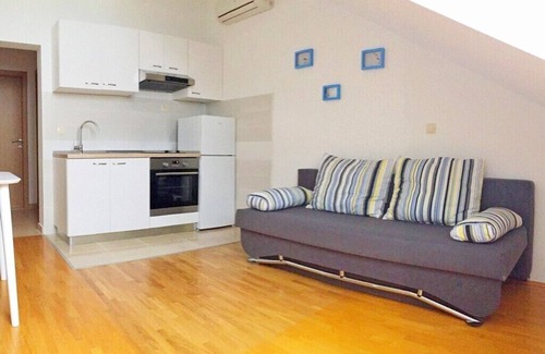 Dugi Rat Apartment | Apartments Iskra, (15942), Duće, Croatia