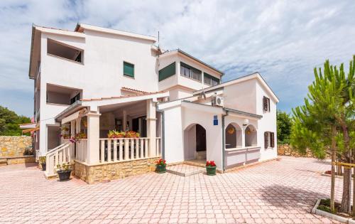 Vinisce House | Apartments Karen