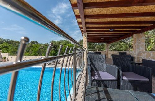 Vinisce House | Apartments Karen