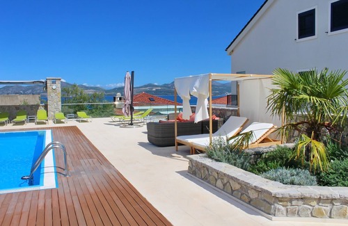 Drace Apartment | Apartments Kula - One-Bedroom Apartment with Terrace and Sea View-B1