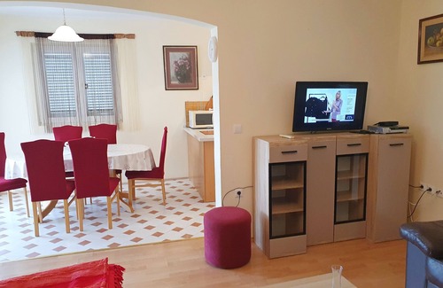 Vinisce Apartment | Apartments Lidija, (14587), Vinišće, Croatia