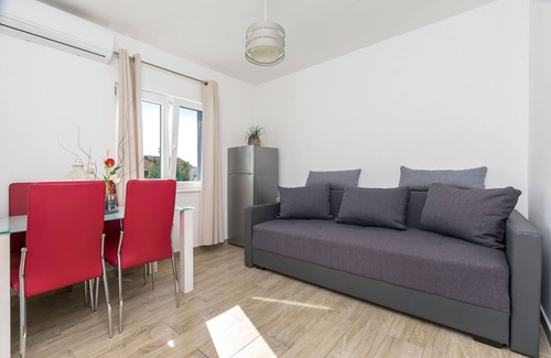 Ruskamen Apartment | Apartments Lorenzo (26581-A5) - Lokva Rogoznica
