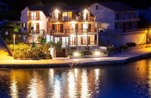 Pasadur Apartment | Apartments Malo Lago - One-Bedroom Apartment with Balcony and Sea View - 2nd floor (Apartment 4)