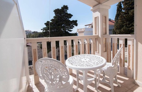 Sumartin Apartment | Apartments Mijajov Dvor- One-Bedroom Apartment with Shared Balcony (#2) (ST)