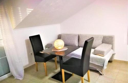 Gornji Karin Apartment | Apartments Milic - Studio Apartment with Sea View 4 - 2