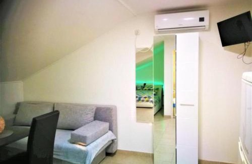 Gornji Karin Apartment | Apartments Milic - Studio Apartment with Sea View 4 - 2