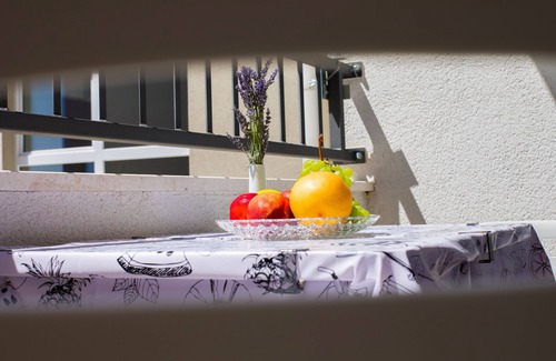 Kastel Stafilic Apartment | Apartments Monica 100 meters to beach near Split Trogir