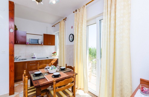 Gornji Kono Apartment | Apartments Nicol - Two-Bedroom Apartment with Balcony and Sea View