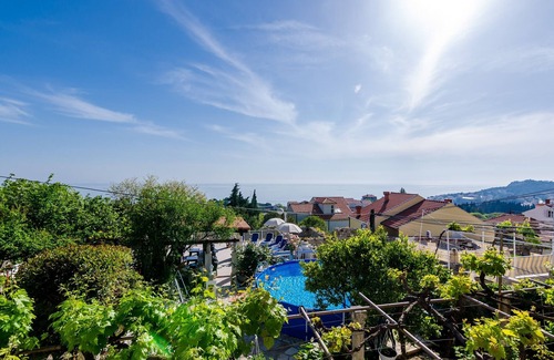 Gornji Kono Apartment | Apartments Nicol - Two-Bedroom Apartment with Balcony and Sea View
