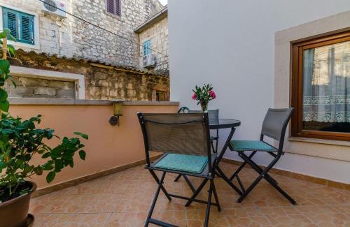 Trogir Apartment | Apartments Old Town
