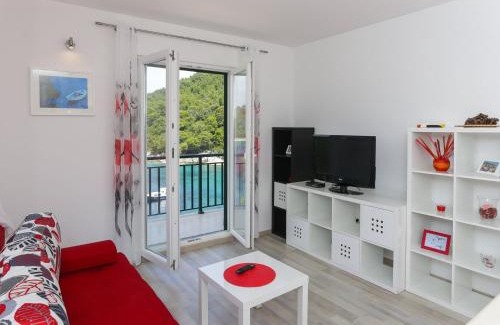 Saplunara Apartment | Apartments Posta - Deluxe One-Bedroom Apartment with Balcony and Sea View - Apartman 8