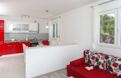 Saplunara Apartment | Apartments Posta - Deluxe One-Bedroom Apartment with Balcony and Sea View - Apartman 8