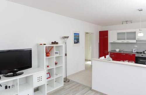 Saplunara Apartment | Apartments Posta - Deluxe One-Bedroom Apartment with Balcony and Sea View - Apartman 8