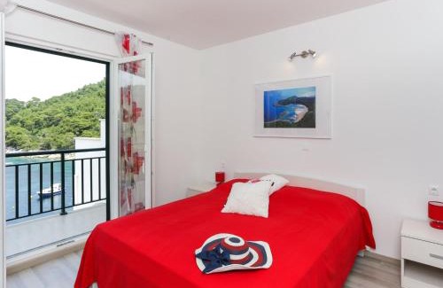 Saplunara Apartment | Apartments Posta - Deluxe One-Bedroom Apartment with Balcony and Sea View - Apartman 8