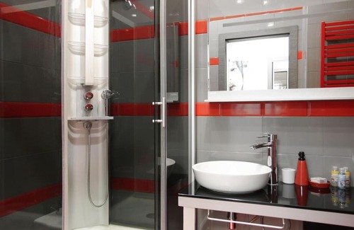 Dniprovs'kyi District Apartment | Apartments Raisy Okipnoi