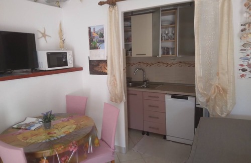 Cove Rogacic Apartment | Apartments Roki (103621-A2) - Vis - island Vis