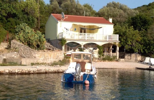 Cove Rogacic Apartment | Apartments Roki (103621-A2) - Vis - island Vis