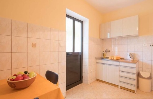 Molunat Apartment | Apartments Saulan - One Bedroom Apartment with Balcony and Garden View (Molunat)