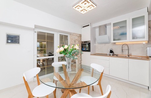 Cove Makarac (Milna) Apartment | Apartments Tino- Two Bedroom Apartment with Terrace and Sea View(A2)