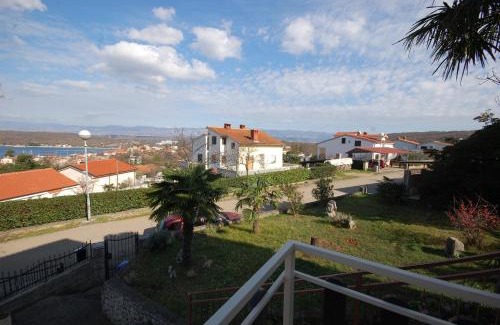 Njivice Apartment | Apartments Toni by El-Pi Tours