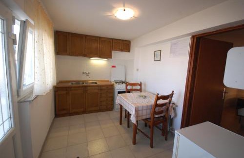 Njivice Apartment | Apartments Toni by El-Pi Tours
