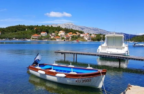Lumbarda Apartment | Apartments Veselka, Lumbarda - Standard Room with Balcony and Sea View (Room 2)