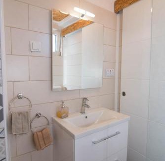 Veli Losinj Apartment | Apartments with parking space Veli Losinj, Losinj - 21260