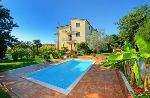 Valica House | Apartments with pool Albina