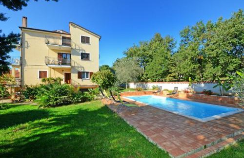 Valica House | Apartments with pool Albina