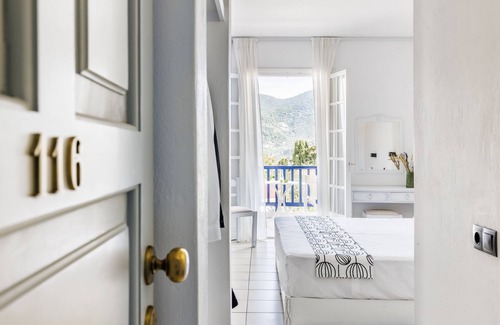 Skopelos Hotel | Aperitton
