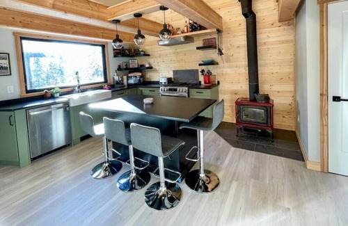 Okanagan-Similkameen House | Apex Mountain ~ The Stroh-Bar ~ Cozy and Elegant