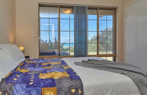 Preston Beach House | Api Preston Beach Front Apartments