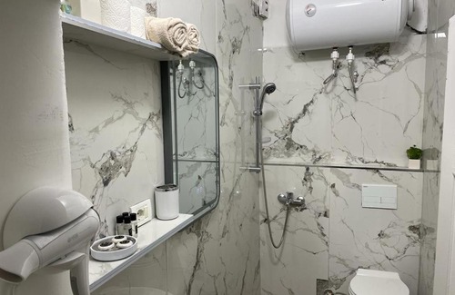 Korce Apartment | APIS Juliette Ap private garden