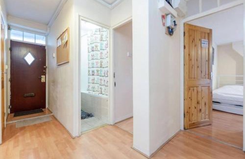 Elephant and Castle House | APlaceToStay Central London apartment, Zone 1 BAK