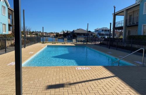Halls Head Apartment | Apollo Quays Apartment