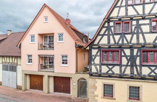 Oberderdingen Apartment | Aposto Apartment 3 with Balcony and Wi-Fi