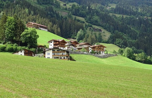 Hippach Apartment | "App 2-4 Persons" in the Apartment House Alpenjuwel near several Ski Resorts