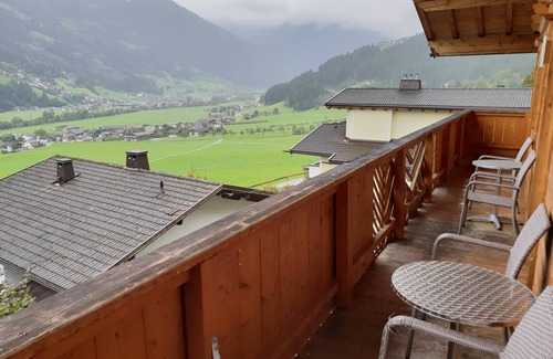 Hippach Apartment | "App 5 persons" in the Apartment House Alpenjuwel near Ski Resorts