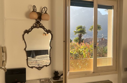 Bellagio Apartment | App.with garden, WI-FI free, automatic gate, covered garage, air conditioning