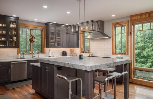 Sunday River Area House | Appalachian Lodge- Custom Mountainside Lodge w/Pool Table & Hot Tub