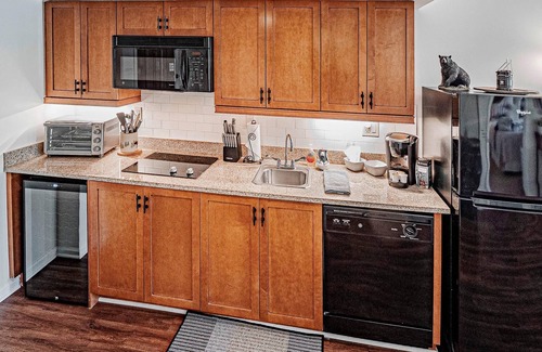 Vernon Condo | Appalachian @ Mtn Creek Pool Hot Tubs Sauna Gym Deck Mtn Front #324